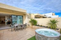 Elegant 3 bedroom apartment, family friendly with sun terrace and hot tub SMAS1-1 - Chambres d'hôtes Marsaskala