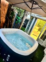 Modern suite with jacuzzi - B&B Toulon