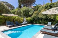 Stylish Two-Bedroom Camps Bay - Walk to the beach - B&B Città del Capo