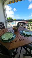 Le Bounty, charmant studio avec piscine - B&B Sainte-Luce