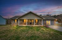 Sunshine Cottage Hot Tub Game Room Grill MORE - B&B Sevierville