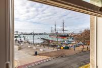 Harbour-View Apartment Facing HMS Warrior - Bed and Breakfast Portsmouth