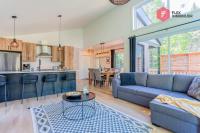 Le Grand Pic de Portneuf - 65" TV, Sonos, SPA, Pool, Fireplace, Billiards - B&B Pont-Rouge