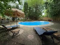 Spacious 4-Bedrooms Friendly House-Pool-Parking - Bed and Breakfast Markham