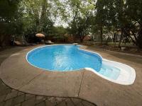 Spacious 4-Bedrooms Friendly House-Pool-Parking - Bed and Breakfast Markham