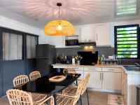 Ti Kaz Luxuriante - Jacuzzi Privé - Évasion Tropicale & Intimité - Chambres d’hôtes Saint-Louis