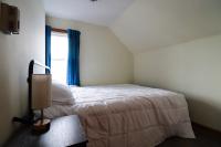 Spacious 6-bedroom house in charming Niagara Falls with AC - Bed and Breakfast Niagara Falls