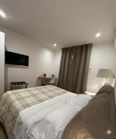 Little House Leonardo Airport - B&B Azzano San Paolo