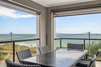 One Of A Kind Beach Front Unit - B&B Wyreema