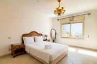 4BR Beachfront Villa With Huge Garden Seaview Einbay - B&B Al ‘Ayn as Sukhnah