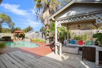 New Remodeled 4 BDRM Central Austin W/Pool & Patio - B&B Austin
