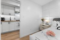 High Park Grove Modern 1B1B, Kitchen, Laundry - B&B Toronto