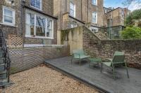 Well Appointed Garden Condo in Kensington Olympia - Chambres d'hôtes Londres