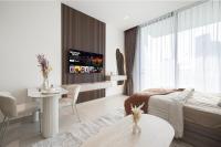 Binghatti Phoenix - Luxury & Modern Studio - Pool & Gym - Free Parking - JVC - Bed and Breakfast Dubai