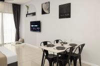 Chambers Residence by Fantastic, Balcony KLCC View - B&B Kuala Lumpur