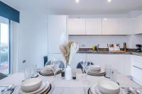 Modern 2 Bed Apartment With Balcony By Host A Home - B&B Manchester