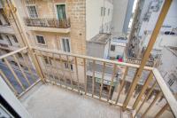 Sliema Stay steps from Seafront & Ferries - B&B Sliema