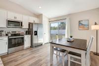 Cozy Beach Retreat Sleeps 10 and Pet Friendly - Bed and Breakfast Palm Coast