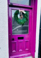 Quirky Vibe Apartment - 3 Bedrooms - Sleeps 6 - Chambres d’hôtes Workington