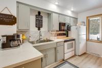 Charming DC Getaway Steps from D’town Fish Creek - Ferienwohnung Fish Creek