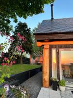 Rowanlea Lodge Hot Tub Secure Garden Pub 5 min walk - B&B Marykirk