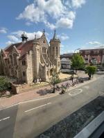 Gorgeous 4BR Apartment with Church Views, Garden Patio & Free Parking - Cowley Road, Near City Centre" - Chambres d'hôtes Oxford