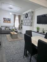 Costa Home - 3 bed house with free on-street parking - ideal for workers - B&B Middlesbrough