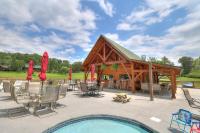 Little Pine Lodge a Smokies Hideaway - 1 mi to GSMNP - King Suite & Loft, Fireplace, Hot Tub & BEARS! - B&B Sevierville