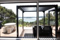 Wahapu Lodge - Luxury sea views - B&B Russell