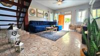 Rusty Blue Belize 2 Bedroom sleeps 8, Hammocks, Gated WiFi & Hot Water - B&B Ladyville