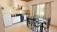 G2 Casa en Villa Ángela 2 dormitorios con Garage Independiente - B&B Villa Angela