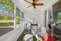 Historic Farmhouse with Pool & Barn - B&B Mansfield