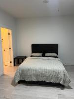 2 Bedroom plus den 2 Bathroom apartment - Bed and Breakfast Surrey