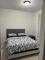 2 Bedroom plus den 2 Bathroom apartment - Ferienwohnung Surrey