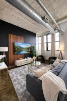 2BR Central KC Stay - Pet Friendly Rooftop & Gym - B&B Kansas City