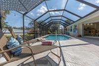 Heated saltwater pool pet friendly close to beaches - B&B Port Charlotte