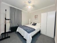 Spacious 3BR Retreat - 3 Min to Downtown - B&B Winnipeg