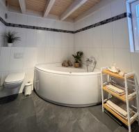 Villa Waterkant am See mit Sauna, Kamin & Garten - B&B Nordhorn