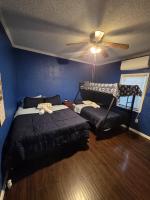 Entire Front House in Los Angeles - B&B Los Angeles