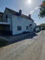 Castle View Cottage stunning views and private woodland - B&B Whitchurch Canonicorum