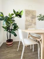 Lakefront Retreat - Pets- Parking - Games - Backyard - B&B Tabbita