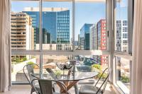 Alex Perry | 2BR Escape + Pool, Gym & Free Parking - B&B Brisbane