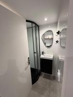 studio indépendant dans une villa - Bed and Breakfast Aimargues