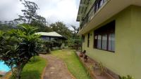 Knuckles Barefoot Inns - B&B Huluganga