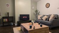 2BDR House, Contractor Stays, Families, Close to City Centre & Hospital, Free Parking, Sleeps 5! - Chambres d'hôtes Arksey