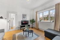 Perfect Booking 4 Bed Home in Cheltenham - Bed and Breakfast Golden Valley
