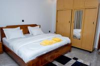 Zimmer mit Kingsize-Bett