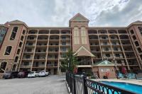 Creekside Condo with Pool, Walk Downtown - B&B Gatlinburg