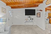 Pool, Blocks away from Beach, Dog friendly - B&B Oak Island
