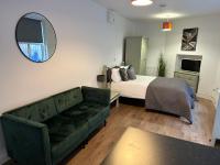 Newly Refurbished Chorlton Studio Easy Tram to Universities & City Centre & Stadiums - Chambres d'hôtes Manchester
